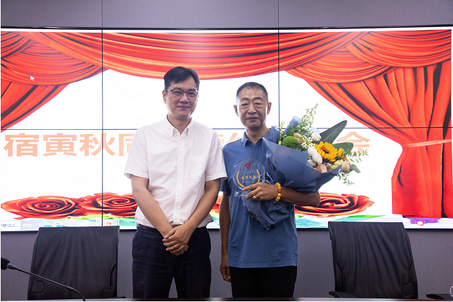 省国际租赁公司举办老同志荣休欢送会